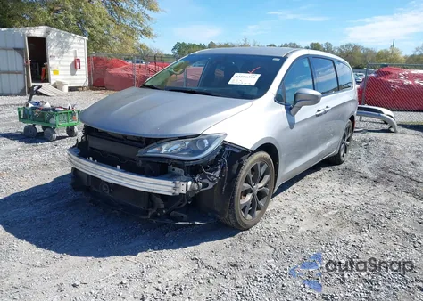 2019 Chrysler Pacifica Touring Plus z USA, uszkodzony, nr VIN 2C4RC1FG9KR532266